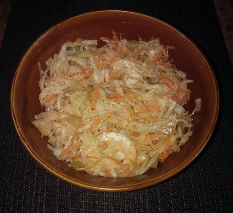 Surówka z kiszonej kapusty