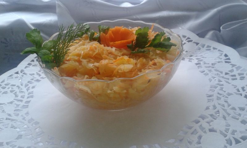 Surówka z kiszonej kapusty Surówka z kiszonej kapusty