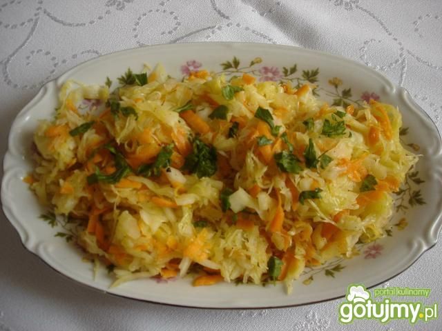 Surówka z kiszonej kapusty