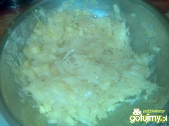 Surówka z kiszonej kapusty