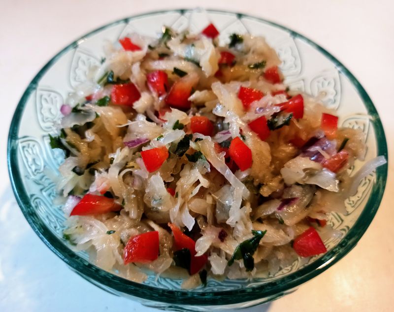 Surówka z kiszonej kapusty