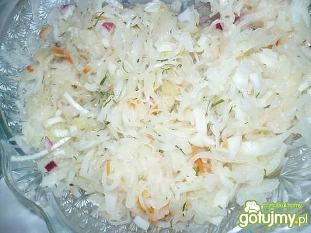 Surówka z kiszonej kapusty..