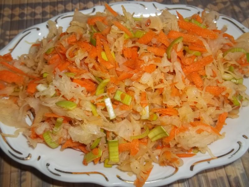 Surówka z kiszonej kapusty do obiadu