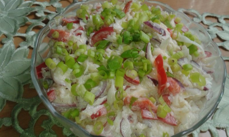 Surówka z kiszonej kapusty i czerwonej papryki Surówka z kiszonej kapusty i czerwonej papryki