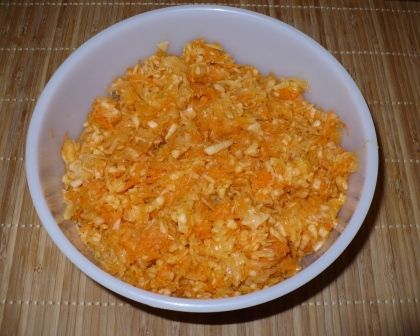 Surówka z kiszonej kapusty, marchewki i jabłka Surówka z kiszonej kapusty, marchewki i jabłka