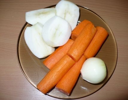 Surówka z kiszonej kapusty, marchewki i jabłka