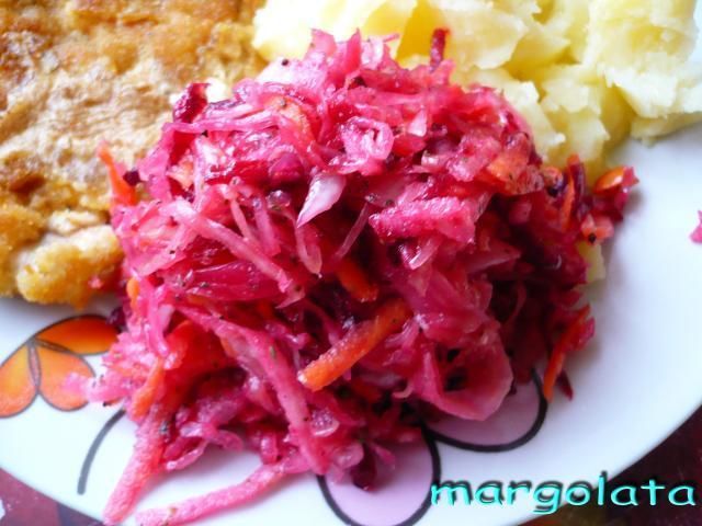 Surówka z kiszonej kapusty  z buraczkiem