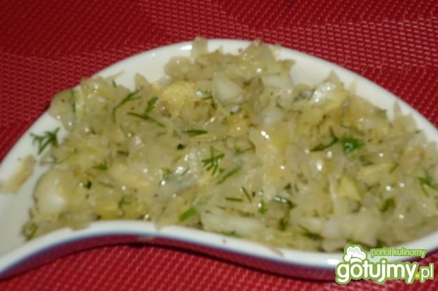 Surówka z kiszonej kapusty z jabłkiem  Surówka z kiszonej kapusty z jabłkiem