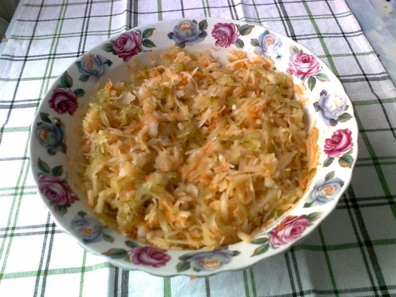 Surówka z kiszonej kapusty z ogórkiem Surówka z kiszonej kapusty z ogórkiem