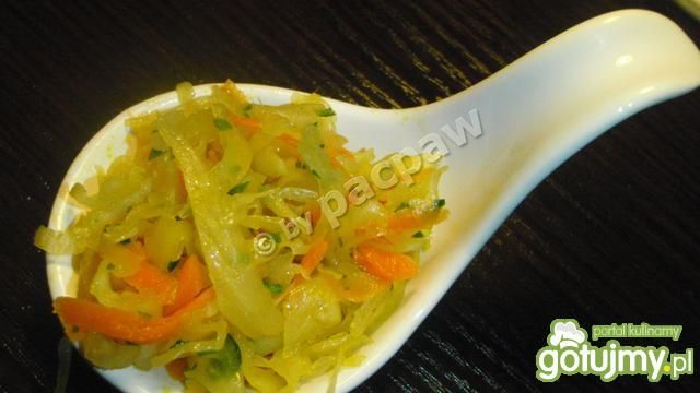 Surówka z kiszonej kapusty z olejem