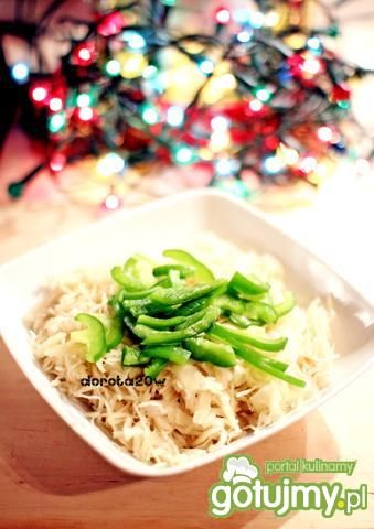 Surówka z kiszonej kapusty z papryką 