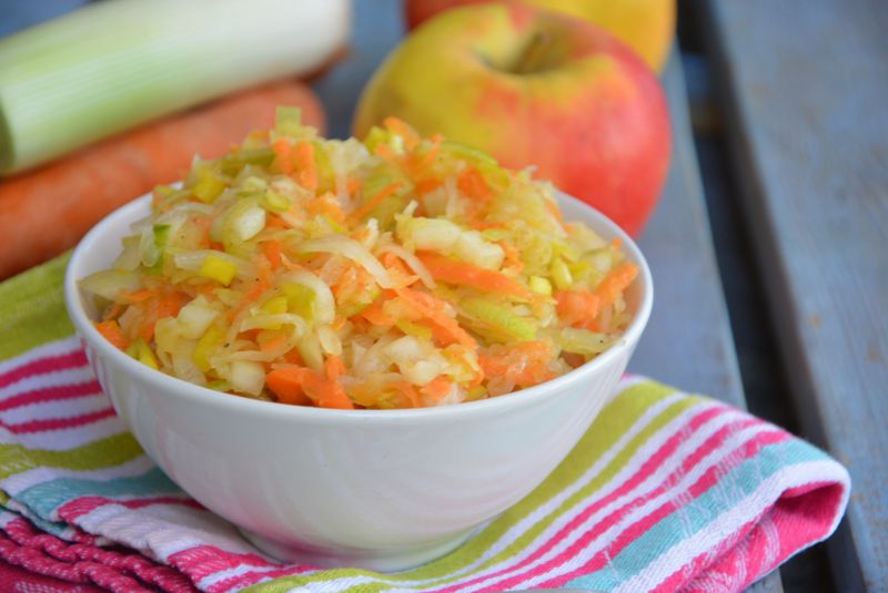 Surówka z kiszonej kapusty z porem