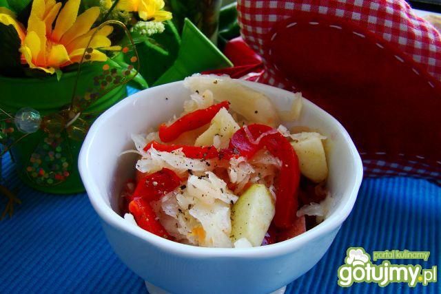 Surówka z kiszonej papryki i kapusty 