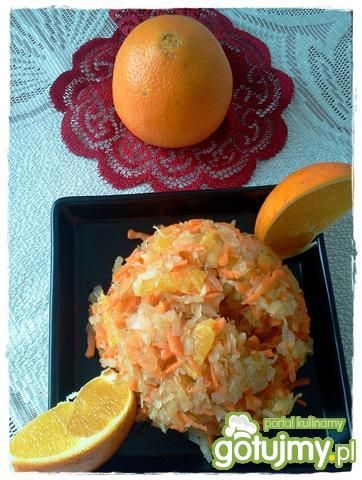 Surówka z kiszonej z pomarańczą Surówka z kiszonej z pomarańczą