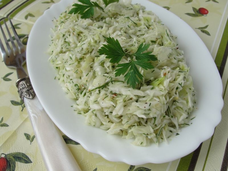 Surówka z koperkiem w miodowo musztardowym sosie 