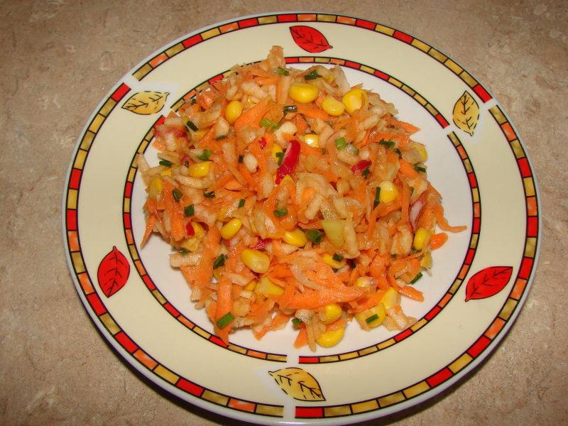 Surówka z kukurydzą i rzodkiewką Surówka z kukurydzą i rzodkiewką