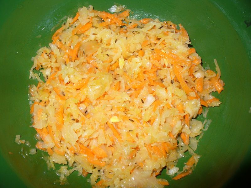 Surówka z marchewką i kiszoną kapustą Surówka z marchewką i kiszoną kapustą