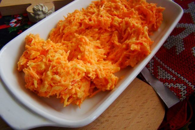 Surówka z marchewki  Surówka z marchewki