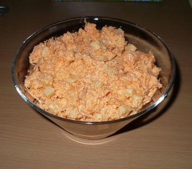 Surówka z marchewki i ananasa z majonezem