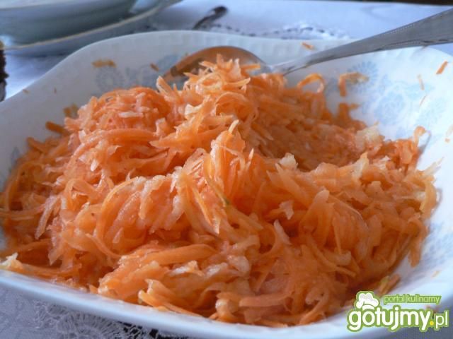 Surówka z marchewki i jablka Surówka z marchewki i jablka