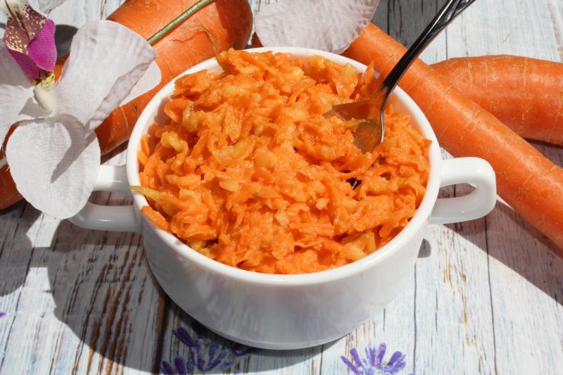 Surówka z marchewki i jabłka (z chrzanem)