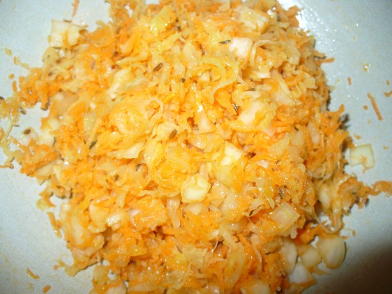 Surówka z marchewki i kapusty kiszonej