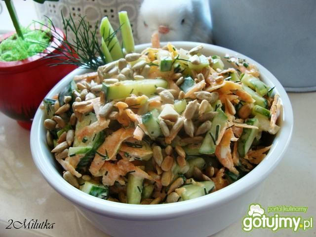 Surówka z marchewki i ogórka z koperkiem Surówka z marchewki i ogórka z koperkiem