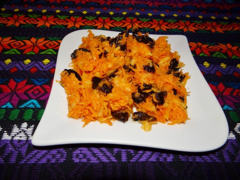 Surówka z marchewki i śliwek Surówka z marchewki i śliwek