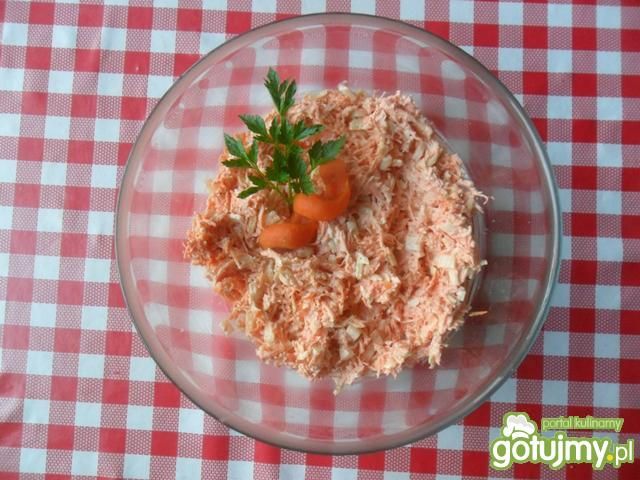 Surówka z marchewki i żółtego sera Surówka z marchewki i żółtego sera