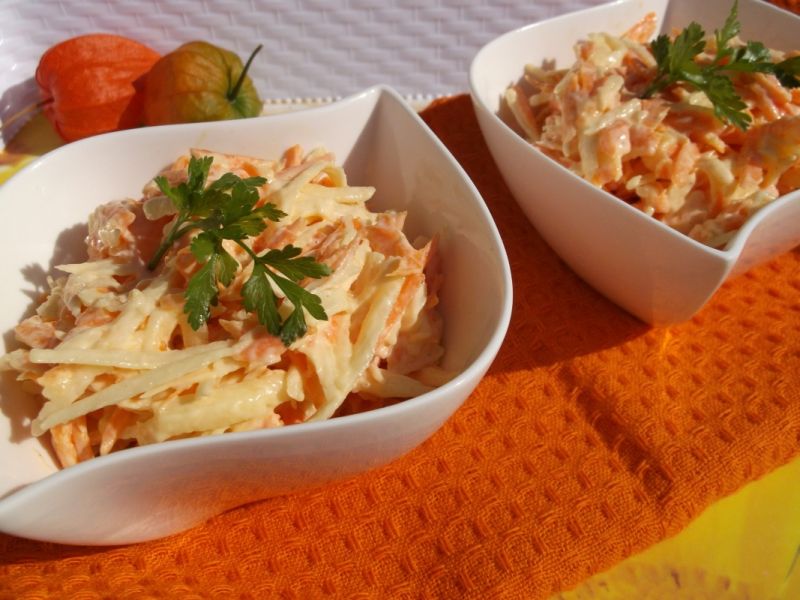 Surówka z marchewki,jabłka i pietruszki