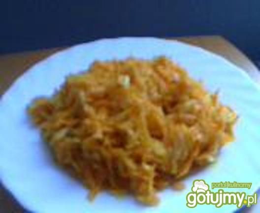 Surówka z marchewki pietruszki i cebuli