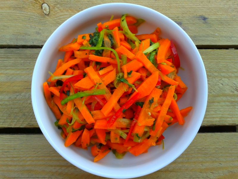 Surówka z marchewki w stylu azjatyckim