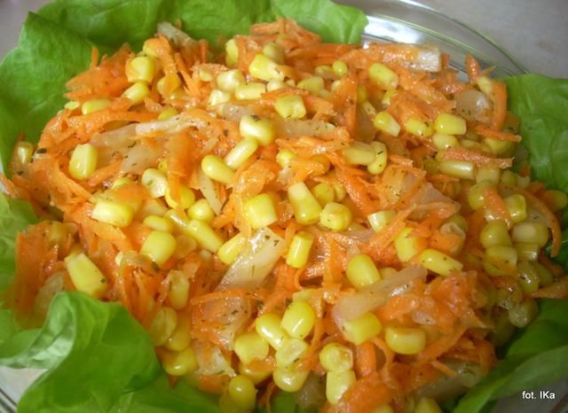 Surówka z marchewki z ananasem