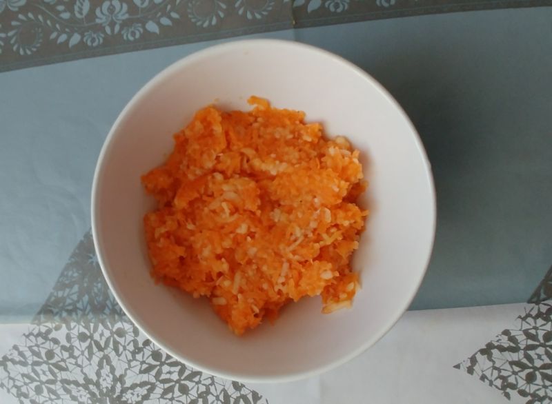 Surówka z marchewki z jabłkiem i chrzanem