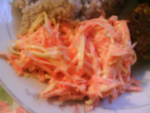 Surówka z marchewki z serem