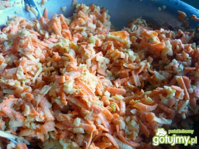 surówka z marchi i jabłek