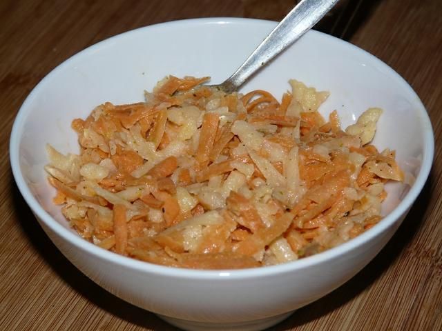 Surówka z marchwi  Surówka z marchwi