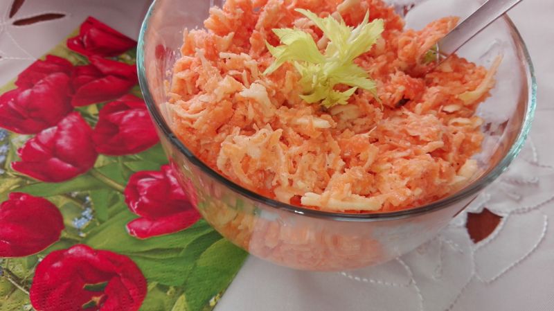 Surówka z marchwi i chrzanu Surówka z marchwi i chrzanu