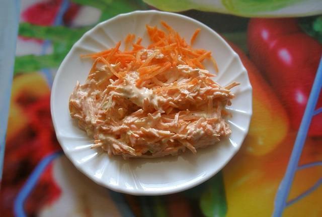 Surówka z marchwi i czosnku