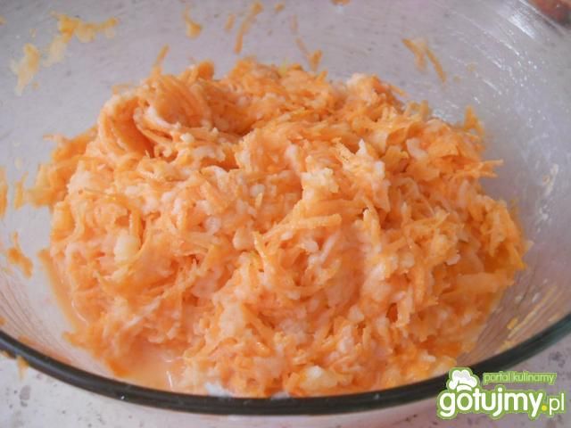 Surówka z marchwi i jabłka Surówka z marchwi i jabłka