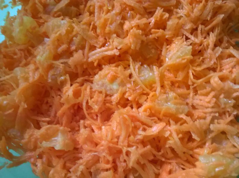 Surówka z marchwi i mandarynki Surówka z marchwi i mandarynki