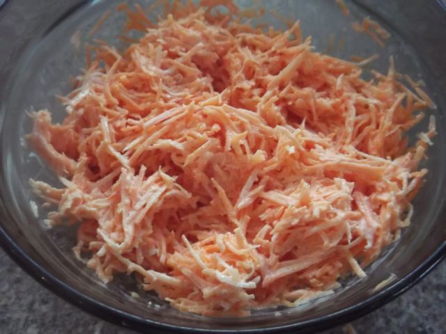 Surówka z marchwi i rzodkwi