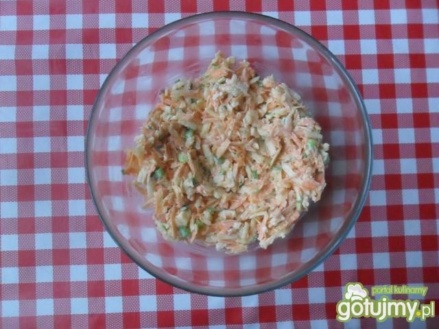 Surówka z marchwi i selera.