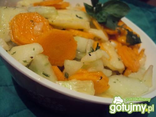 Surówka z marchwi, jabłka i ogórka