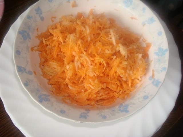 Surówka z marchwi z selerem Surówka z marchwi z selerem