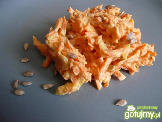 Surówka z marchwi ze słonecznikiem