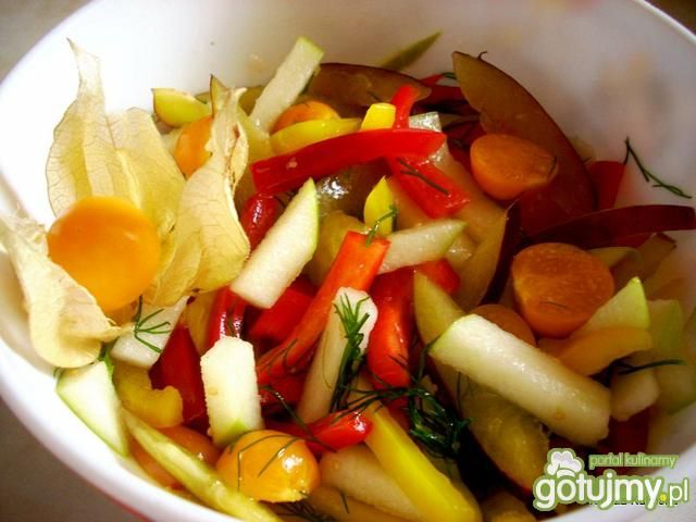 Surówka z miechunką  Surówka z miechunką