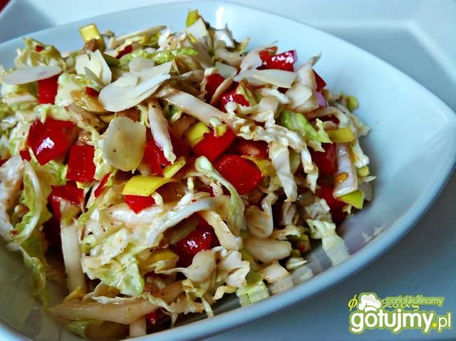 Surówka z migdałowym akcentem