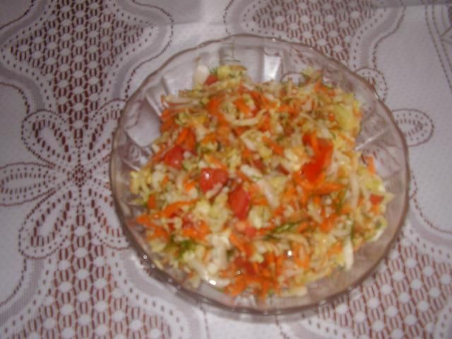 Surówka z młodej kapusty