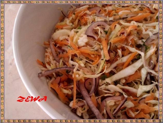 Surówka z młodej kapusty ...............